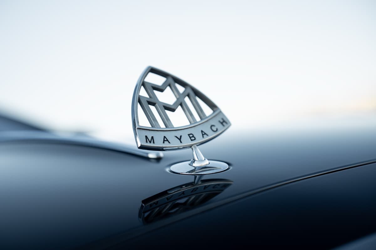 Эмблема Maybach