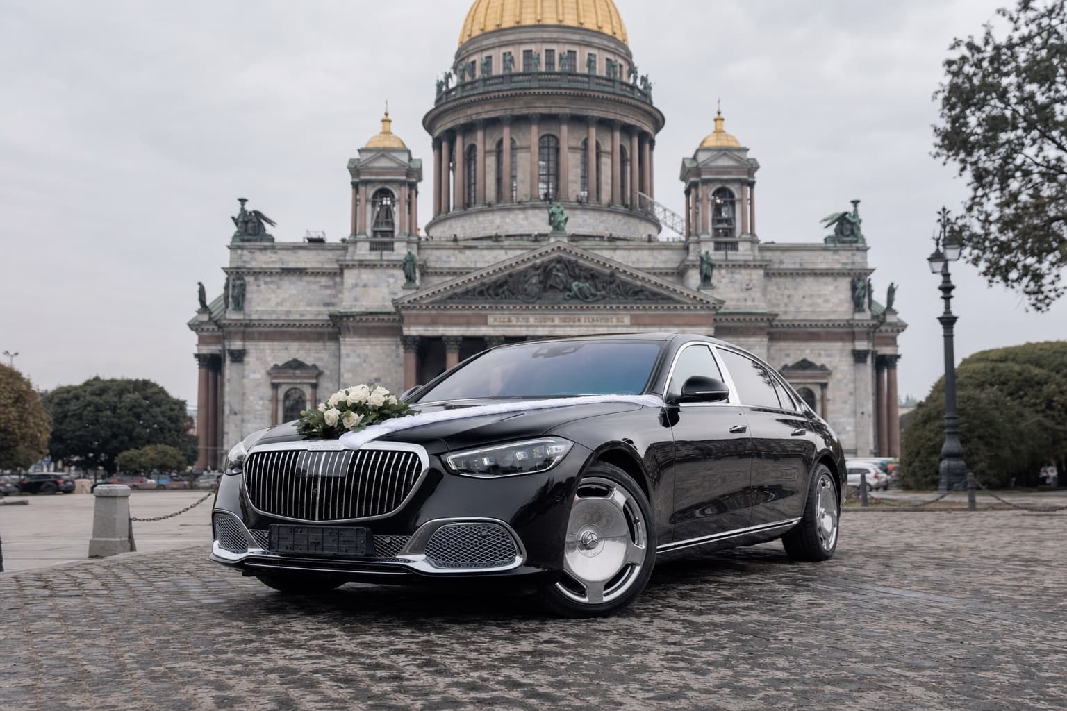 Как выбрать автомобиль на свадьбу: гид по свадебному кортежу