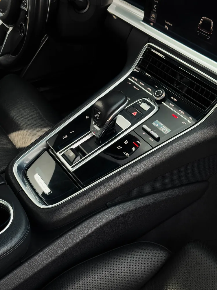 Porsche Panamera 4S — фото 1